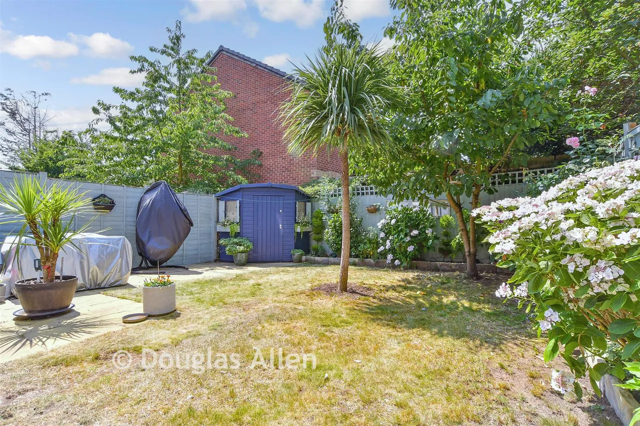 Marine Crescent, Ilford, IG6, photo 14