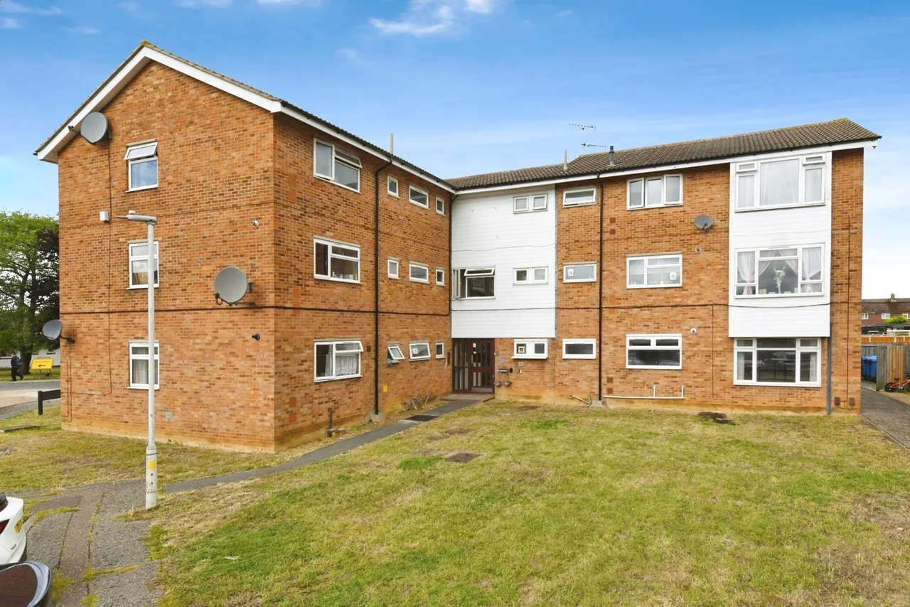 2 bed flat for sale — Canberra Close, Chelmsford, Essex, CM1
