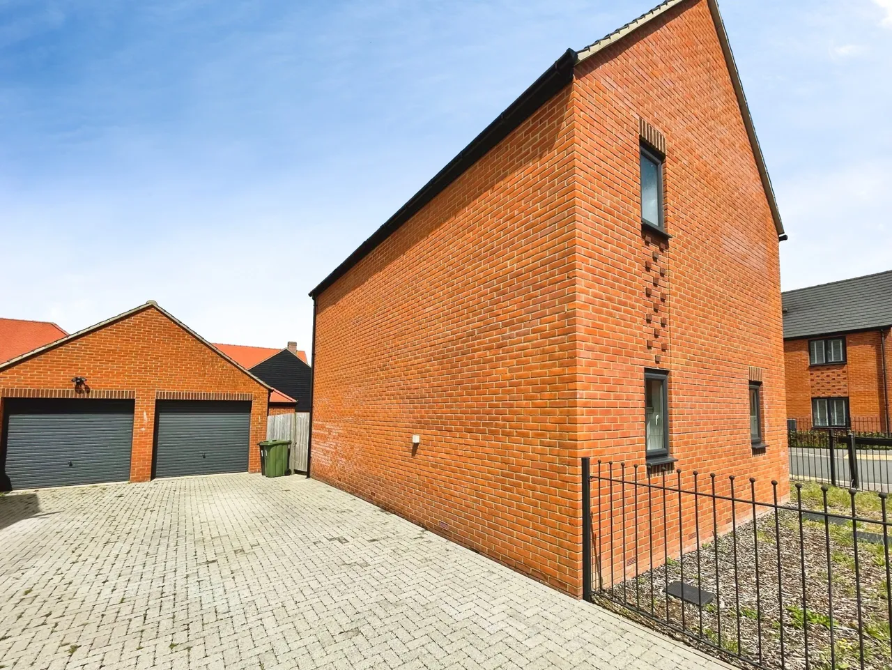 Freshfields Close, Basingstoke, Basingstoke, RG23 7GQ, photo 15