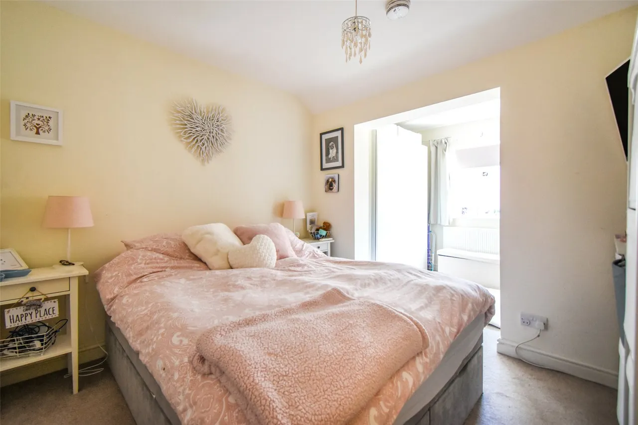 Elms Road, Hook, Hampshire, RG27 9DG, photo 4