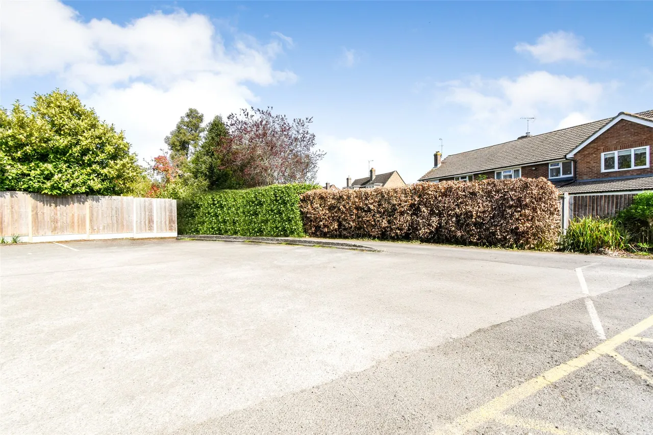 Elms Road, Hook, Hampshire, RG27 9DG, photo 9