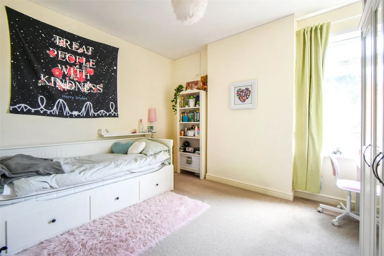 Elms Road, Hook, Hampshire, RG27 9DG, photo 5