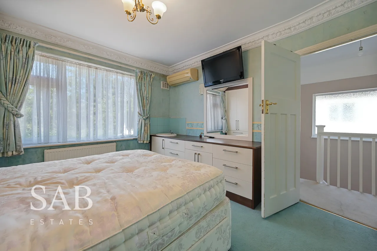 Whitton Avenue East, Greenford, UB6, photo 11