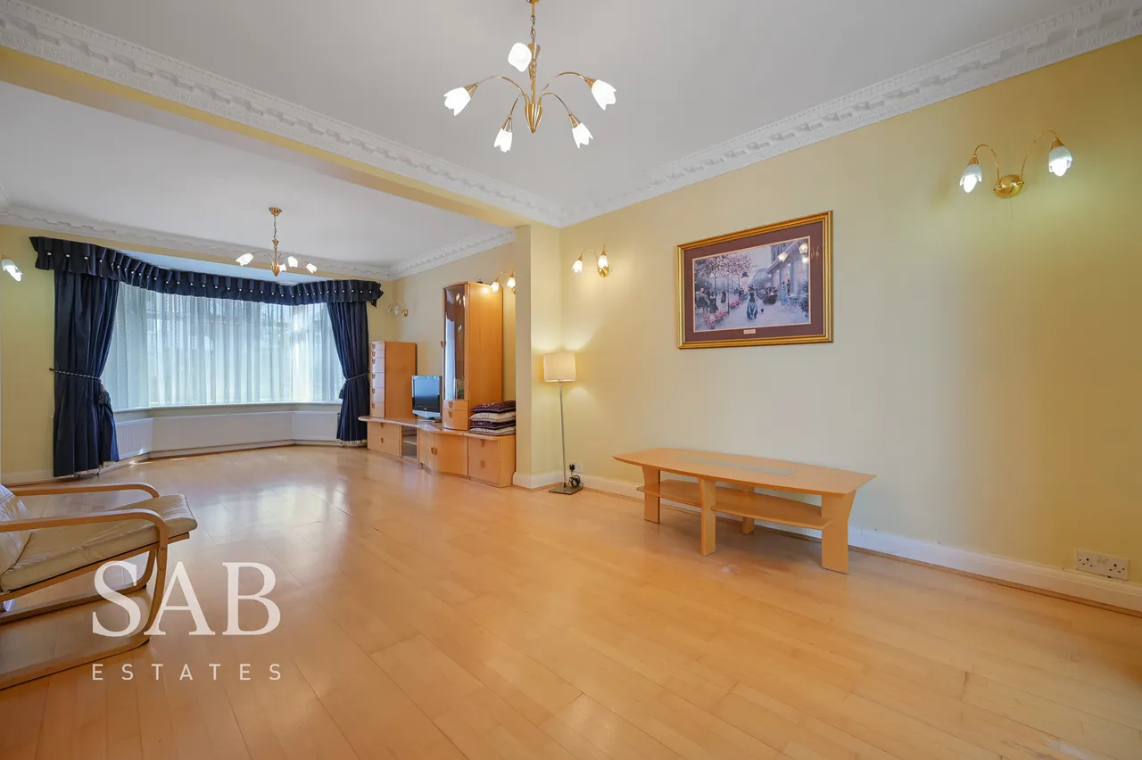 Whitton Avenue East, Greenford, UB6, photo 2