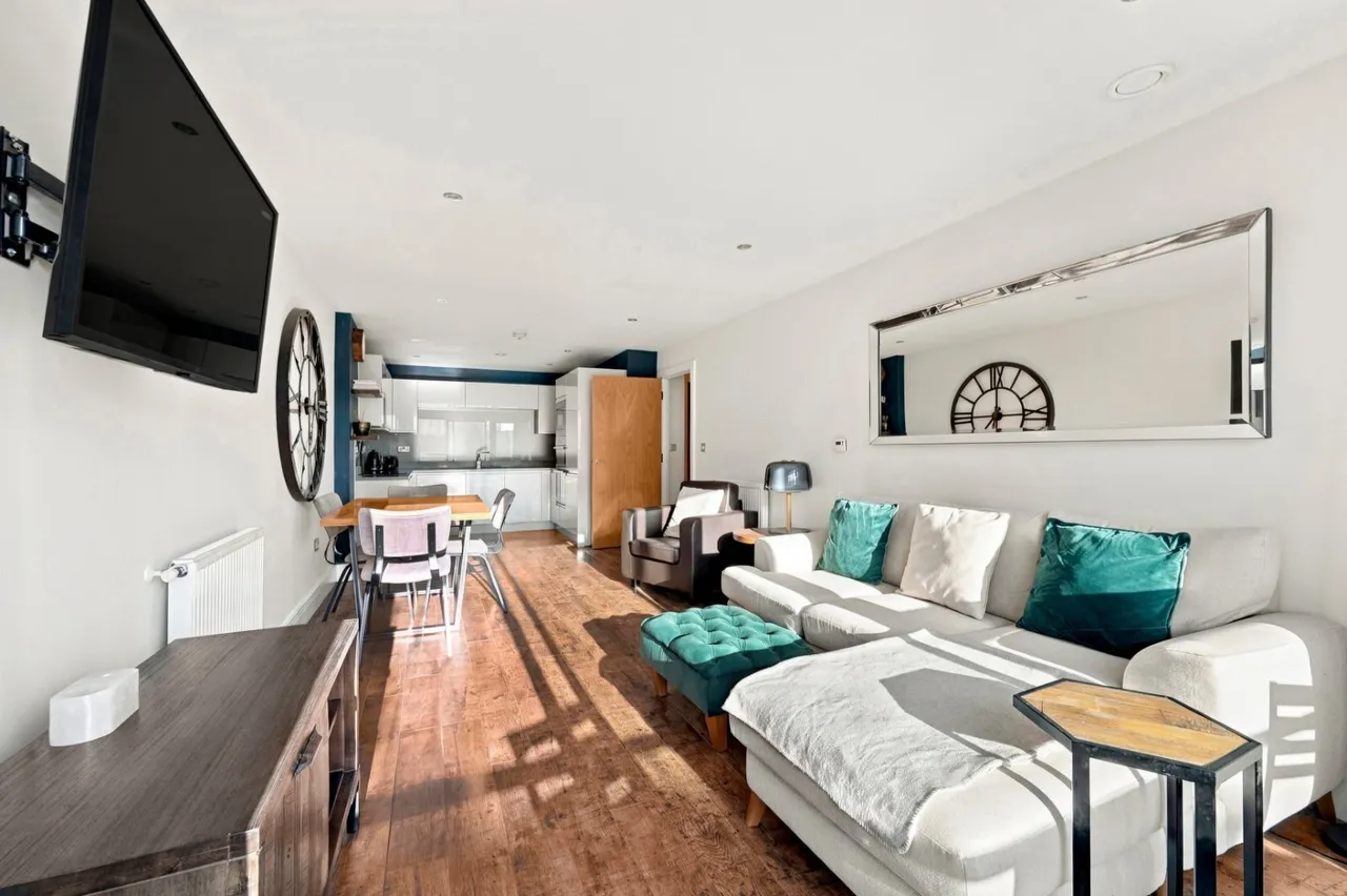 Knightley Walk, London, SW18, photo 13