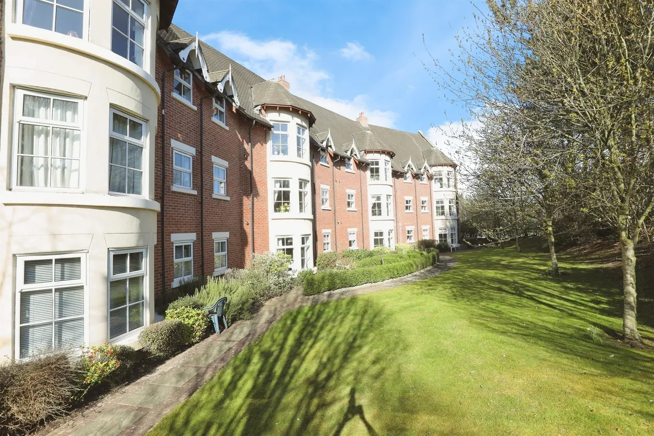 2 bed flat for sale — Blakemere Drive, Northwich