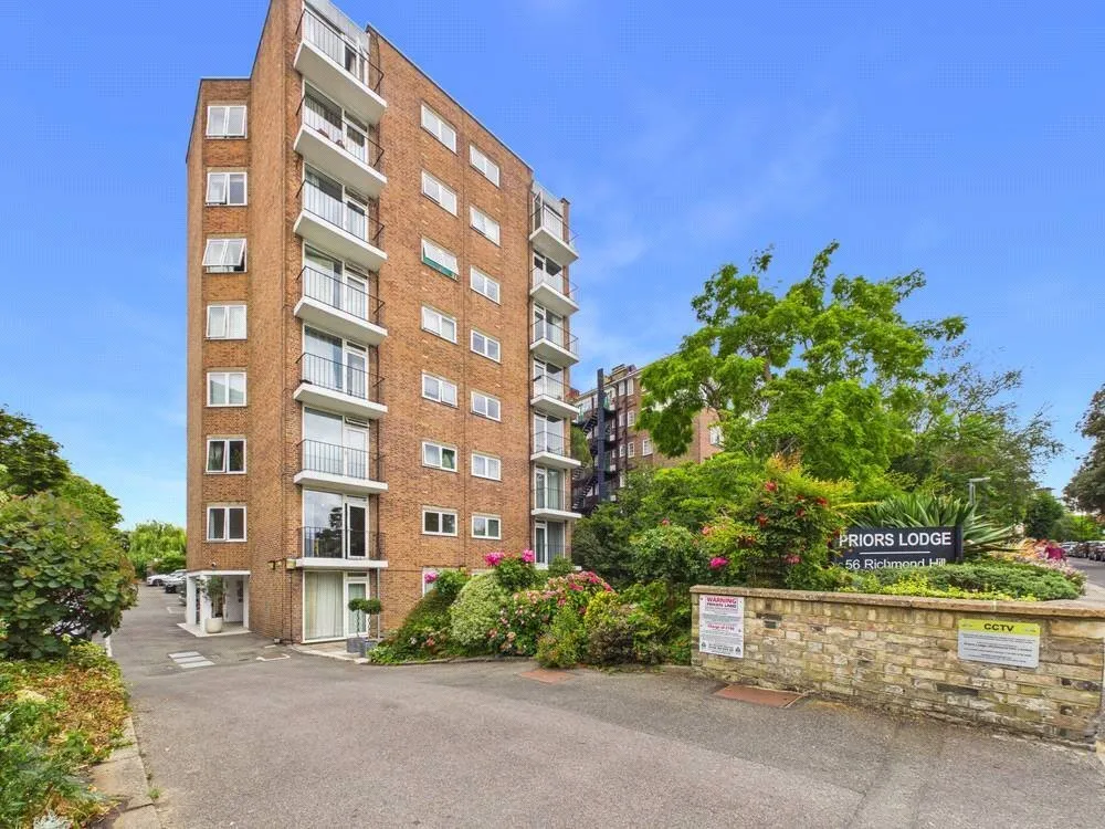 2 bed flat to rent, Priors Lodge, Richmond Hill, TW10