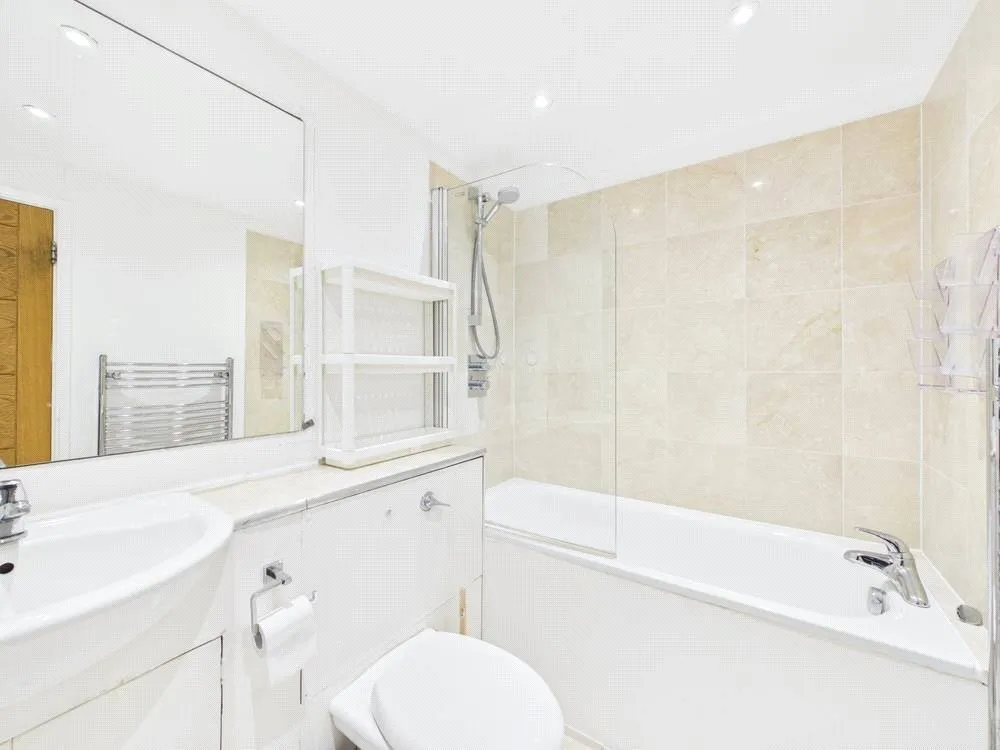 Priors Lodge, Richmond Hill, TW10, photo 7