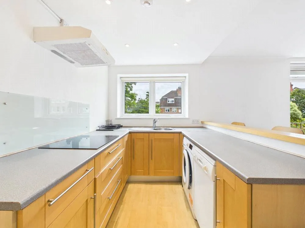 Priors Lodge, Richmond Hill, TW10, photo 2