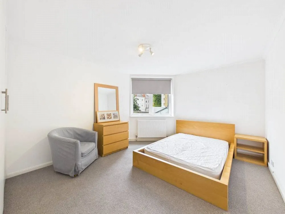 Priors Lodge, Richmond Hill, TW10, photo 6