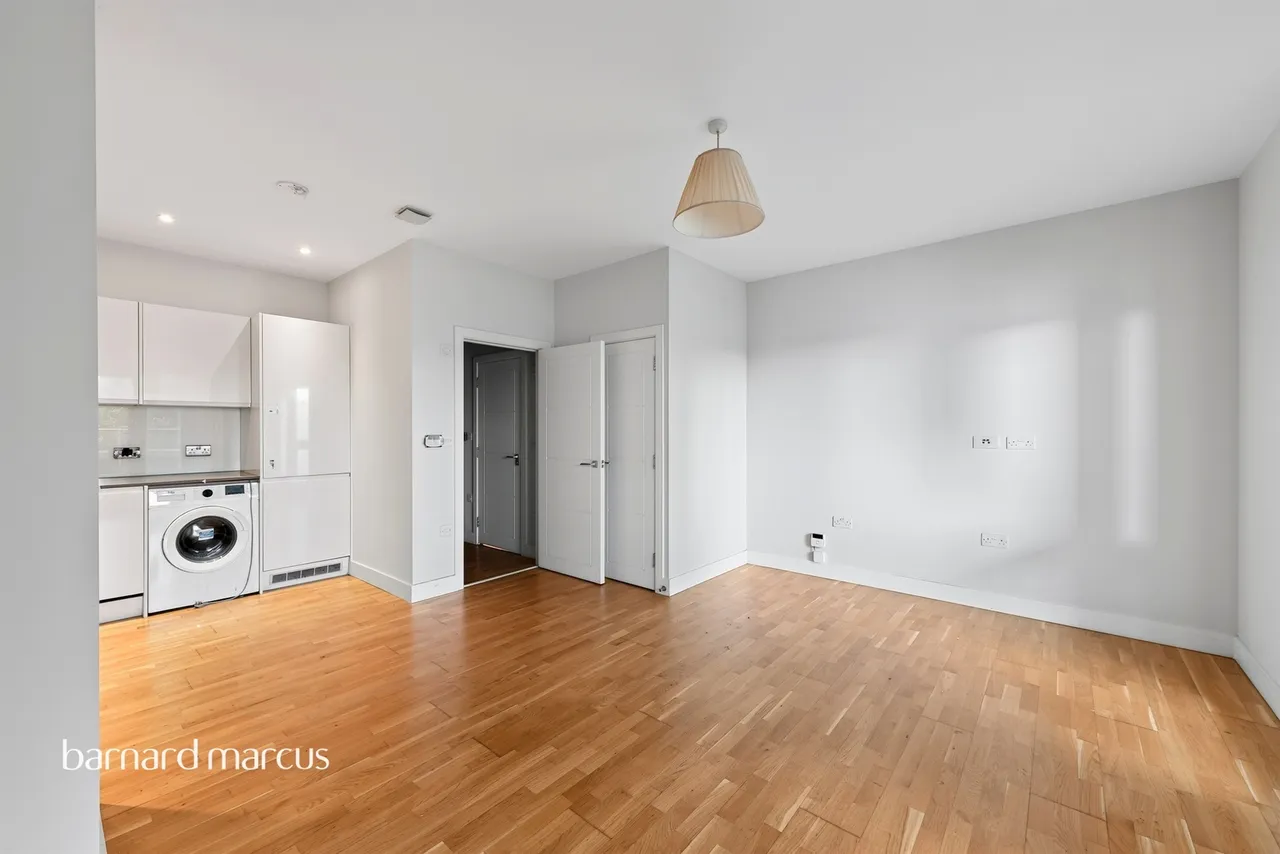 flat for sale — Staines Road West, Sunbury-On-Thames