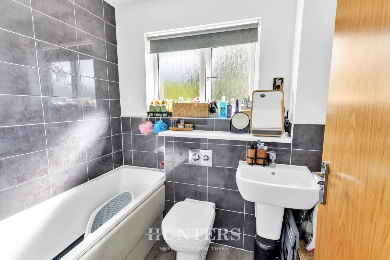 Woburn Green, Middleton, M24, photo 16