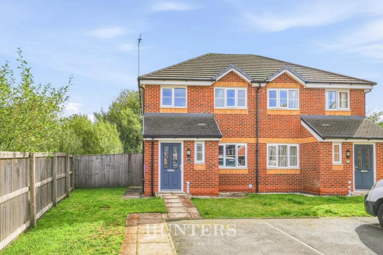3 bed house for sale, Woburn Green, Middleton, M24