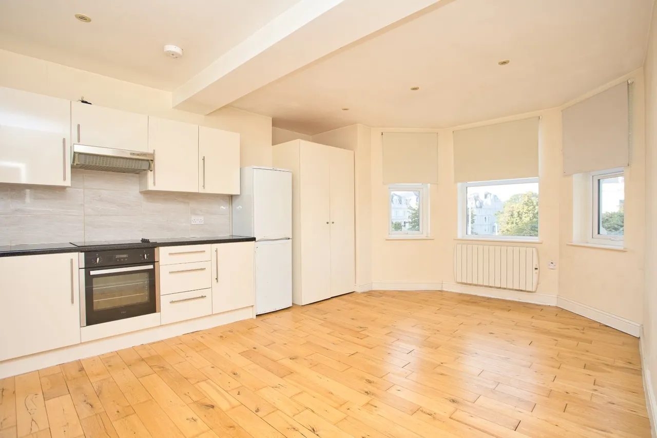 Castle Hill Avenue, Folkestone, CT20, photo 2