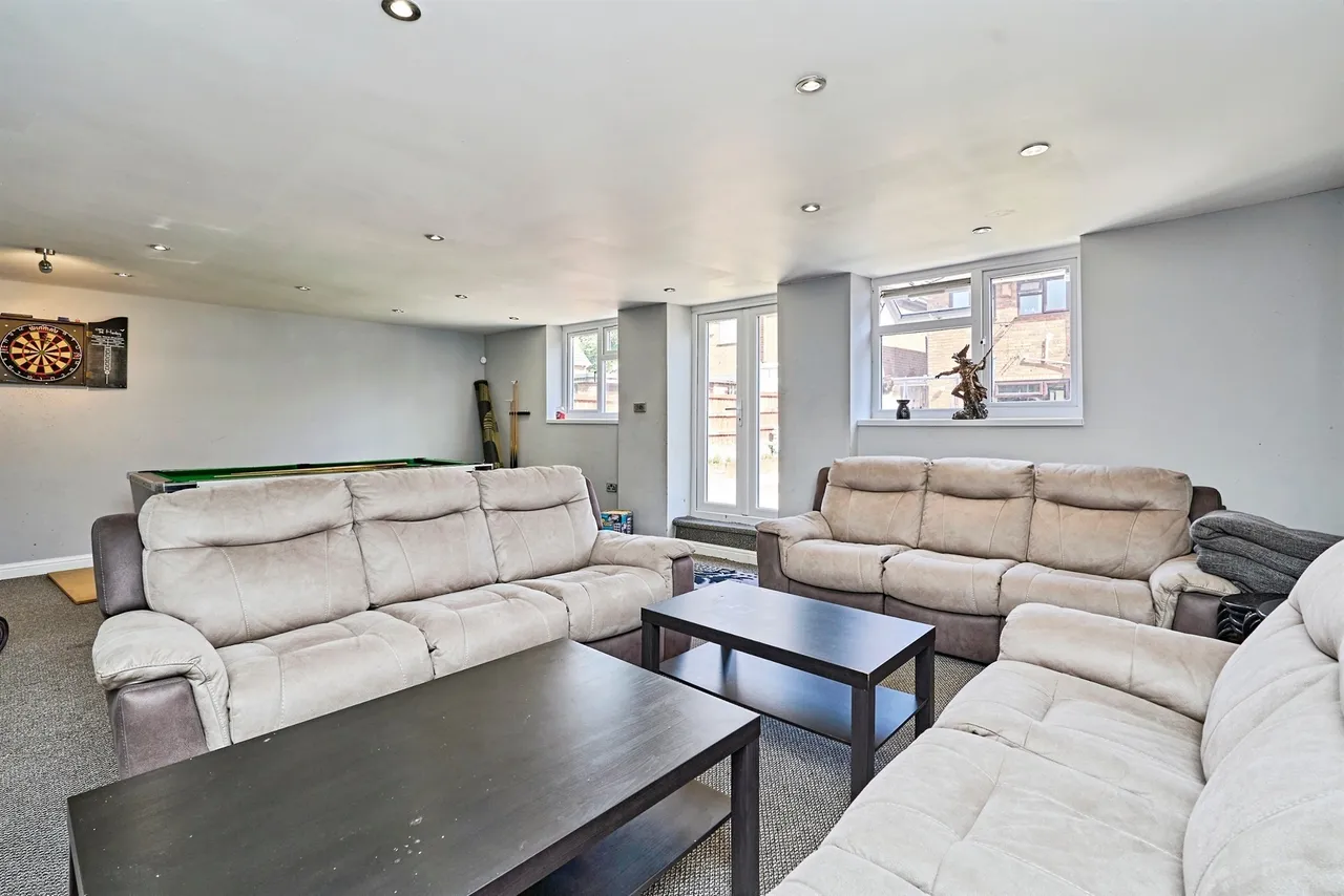 Central Avenue, Bilston, WV14, photo 4