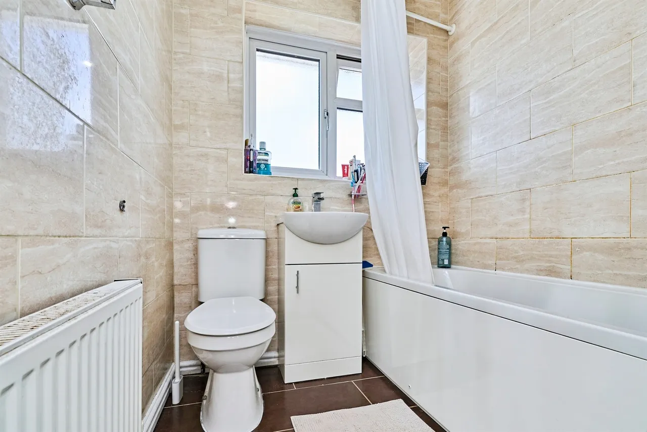 Central Avenue, Bilston, WV14, photo 12