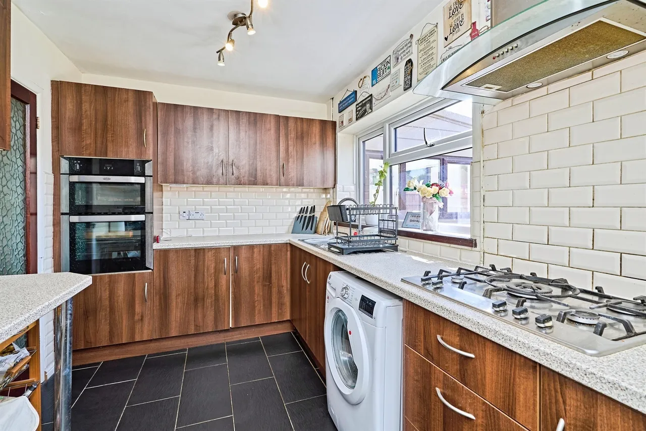 Central Avenue, Bilston, WV14, photo 5