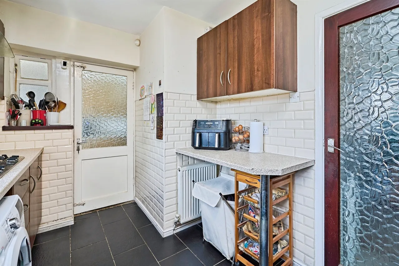 Central Avenue, Bilston, WV14, photo 15