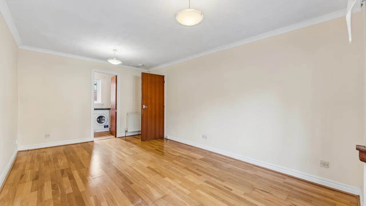 Dumbarton Road, Whiteinch, G14, photo 3