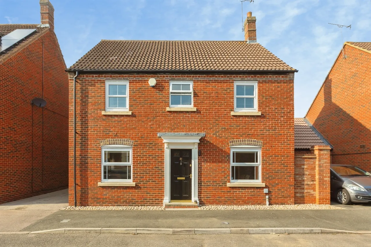 4 bed house for sale — Brimmers Way, Aylesbury