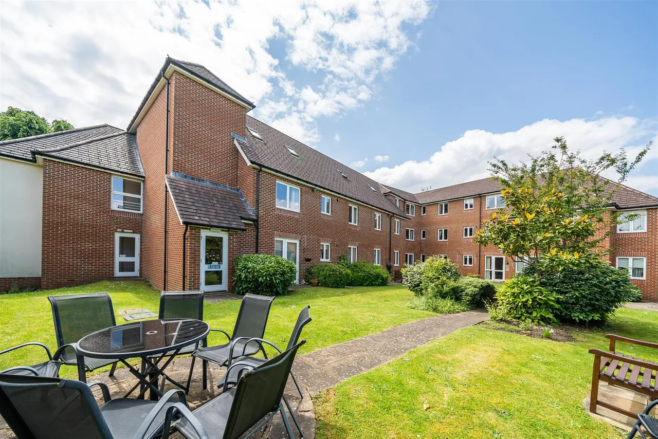 Warwick Road, Solihull, B92, photo 11