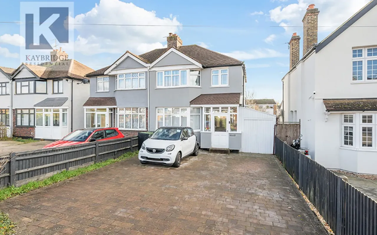 3 bed property for sale — Ruxley Lane, Epsom, KT19