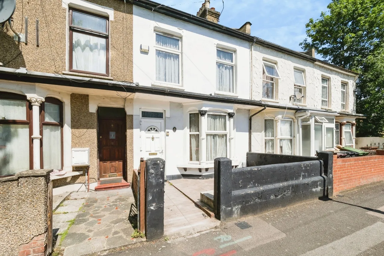 3 bed house for sale — Westdown Road, Leyton, E15
