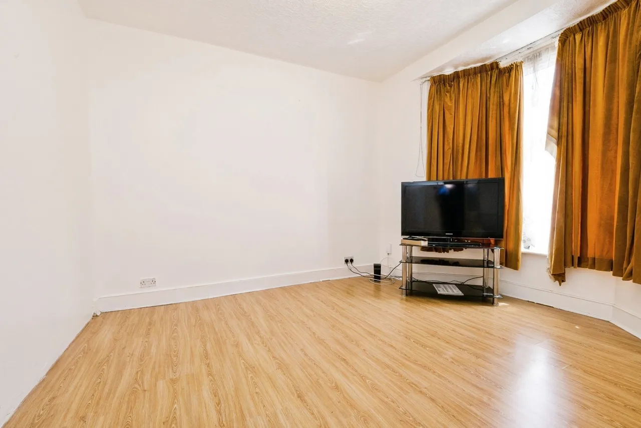 Westdown Road, Leyton, E15, photo 3