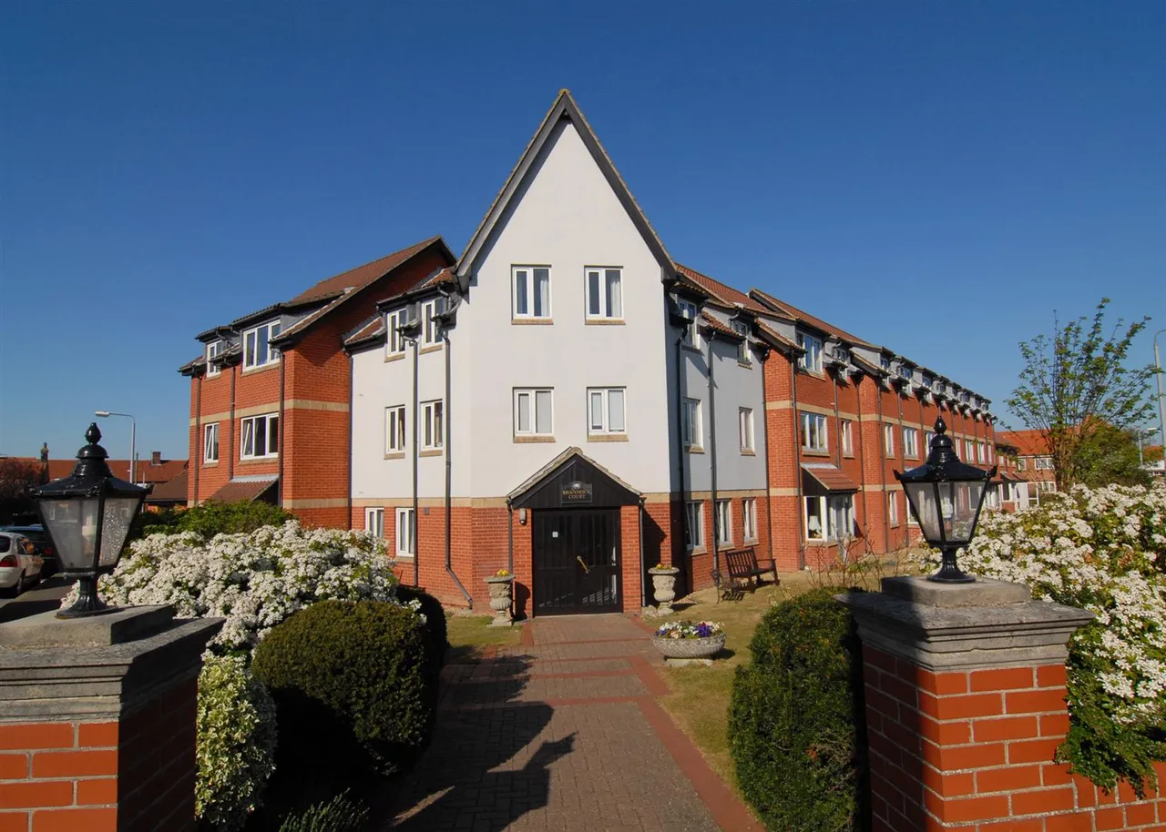 1 bed flat for sale, George Street, Sheringham, NR26