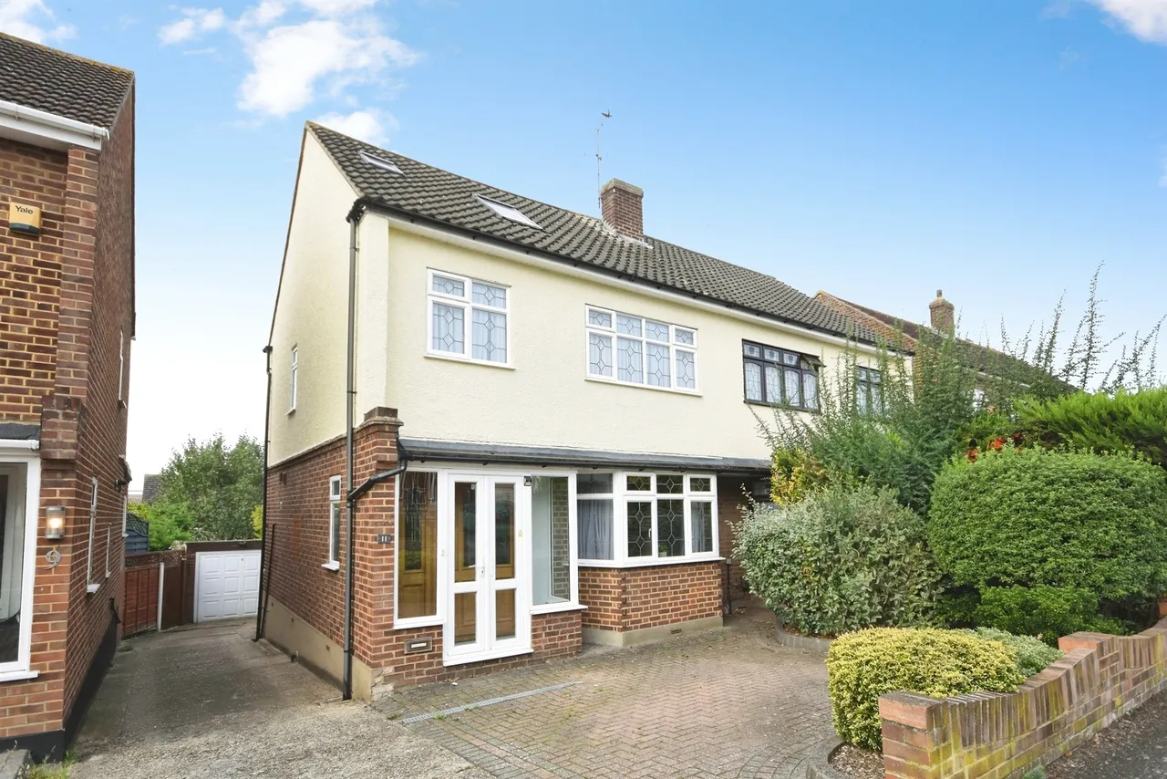 4 bed house for sale, Arlington Gardens, Romford, RM3