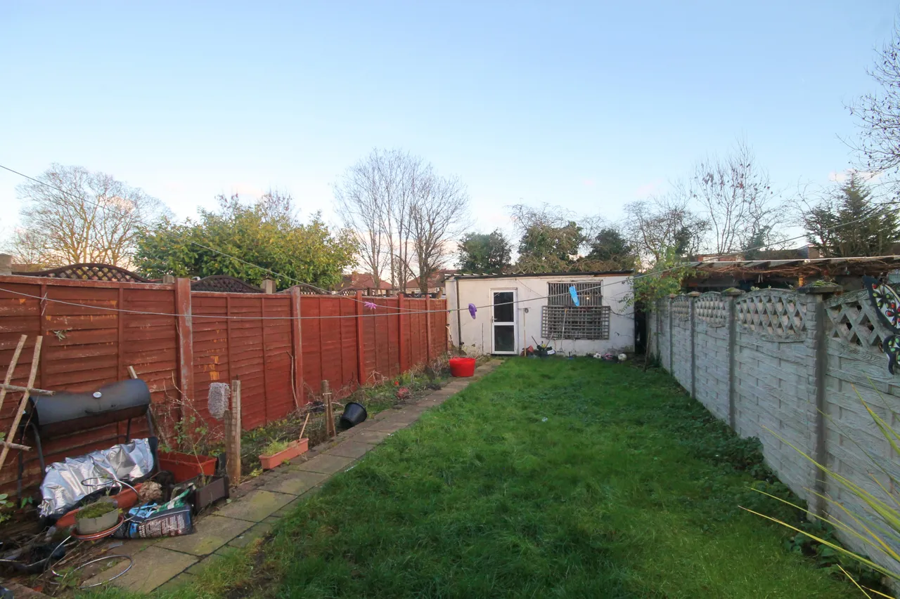 Braund Avenue, Greenford, UB6, photo 3