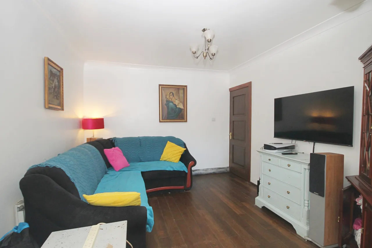 Braund Avenue, Greenford, UB6, photo 2