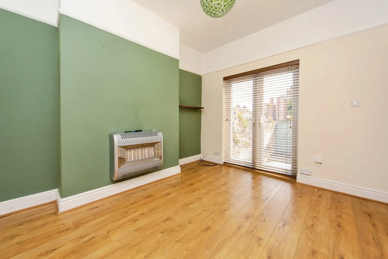 Kingsdale Avenue, Birkenhead, CH42, photo 4