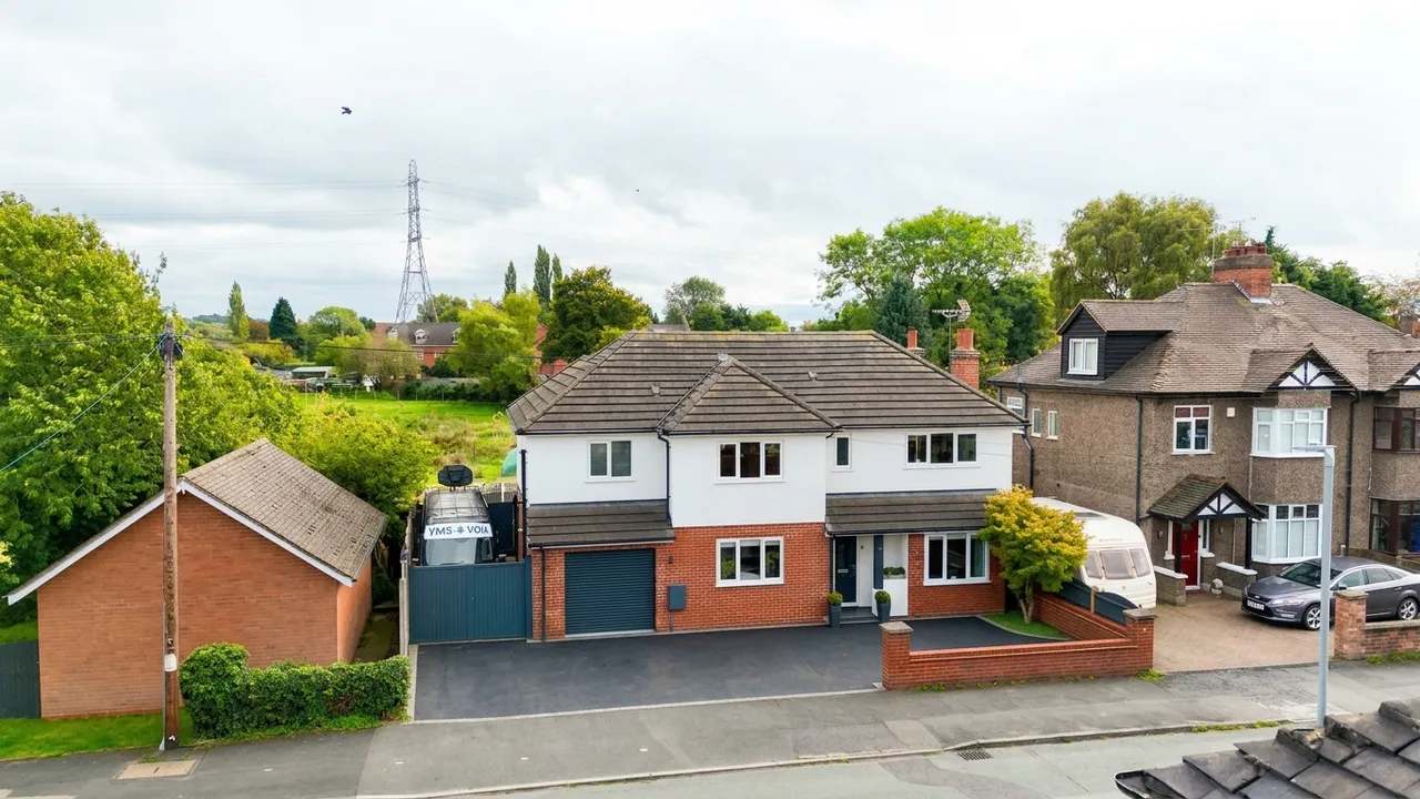 5 bed house for sale, Queensville Avenue, Stafford, ST17
