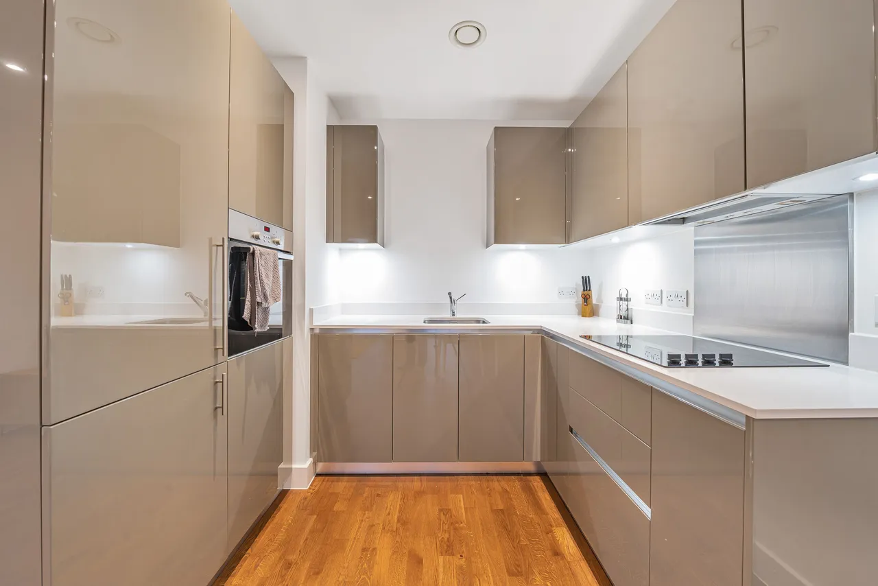 Flat 116, Duncombe House, 15 Victory Parade, London, photo 8