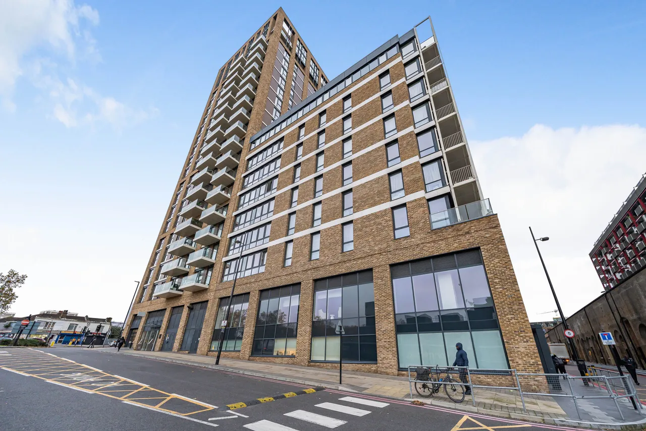 2 bed flat for sale — Flat 116, Duncombe House, 15 Victory Parade, London