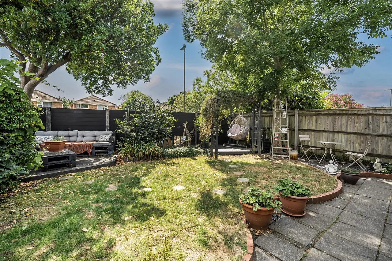 Hollam Crescent, Fareham, photo 3