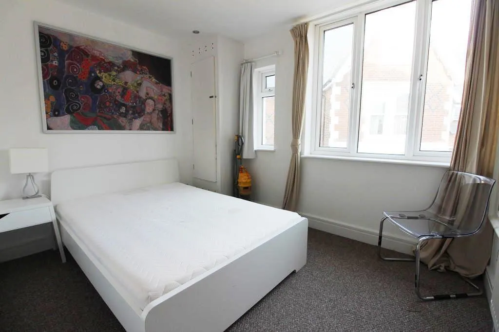 2 bed flat to rent, Eastern Villas Road, PO4