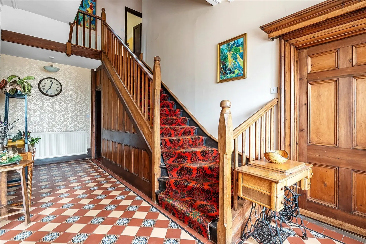 Doods Way, Reigate, RH2, photo 2