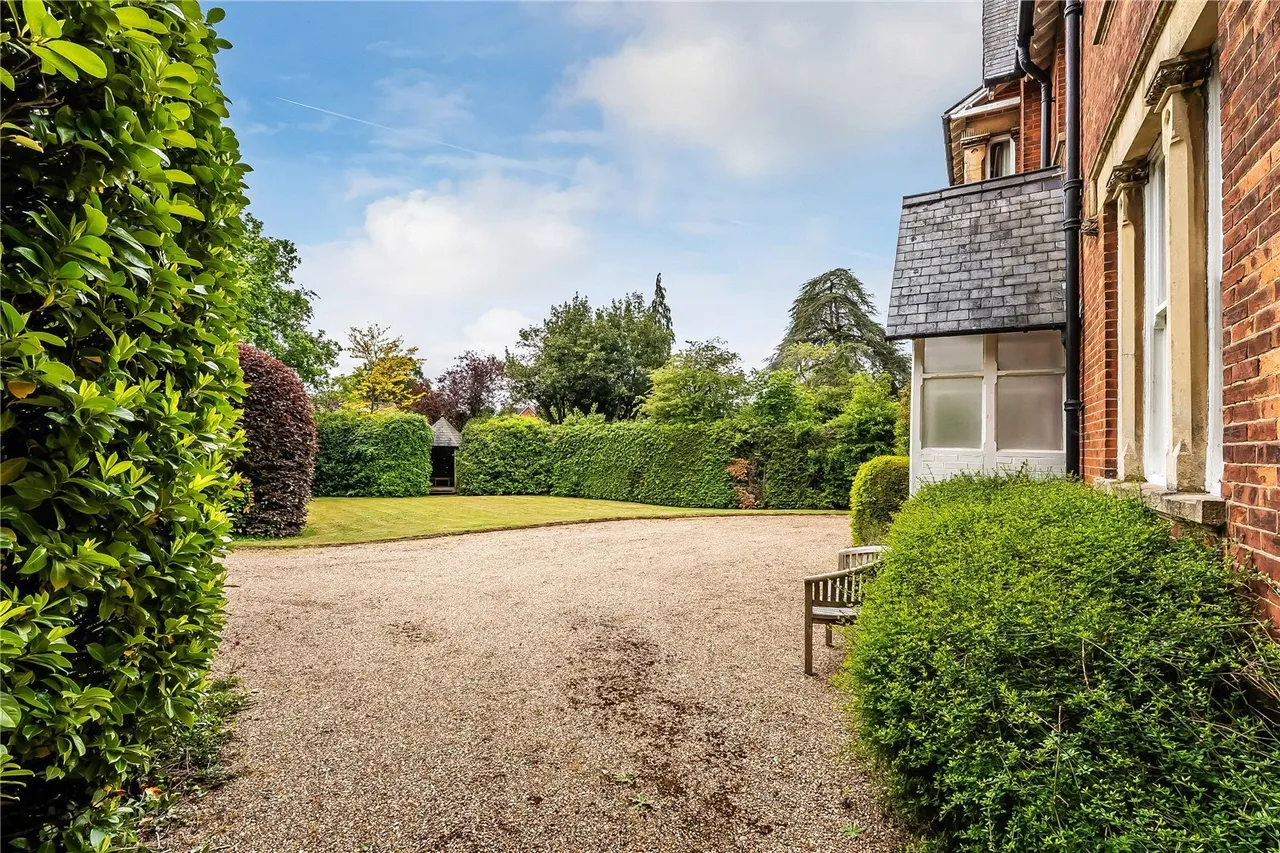 Doods Way, Reigate, RH2, photo 24