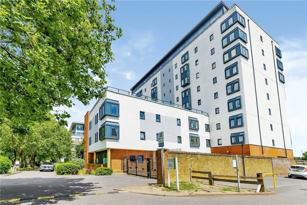 2 bed flat for sale — Solent Court, 1258 London Road, London, SW16