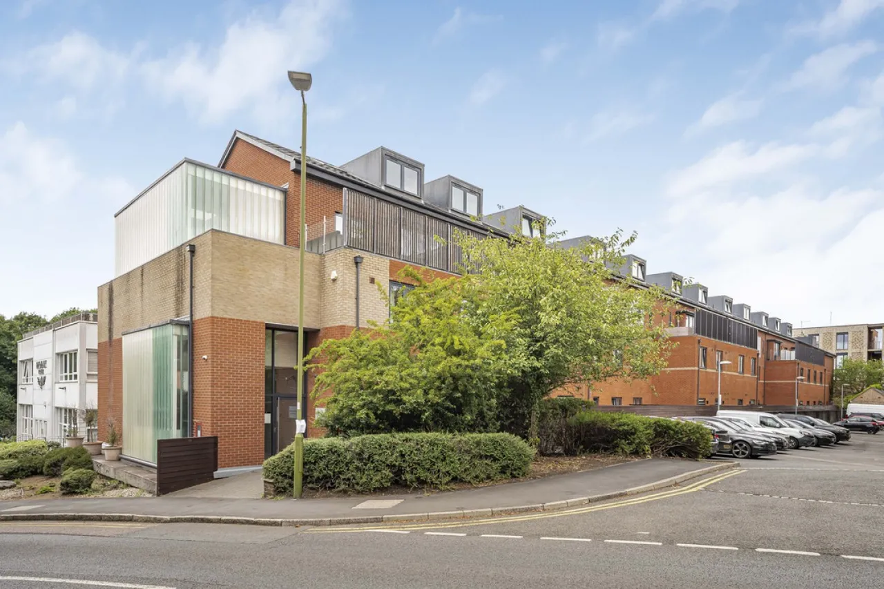 1 bed flat for sale — Apex House, 81 Camp Road, St. Albans, Hertfordshire