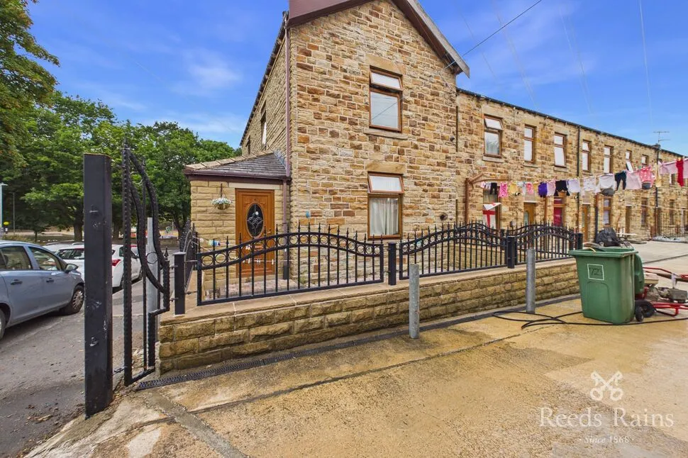 2 bed house for sale — Copley Street, Batley, West Yorkshire, WF17