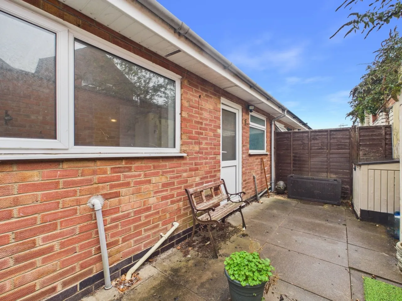 Doctor Cookes Close, Barwell, LE9, photo 17