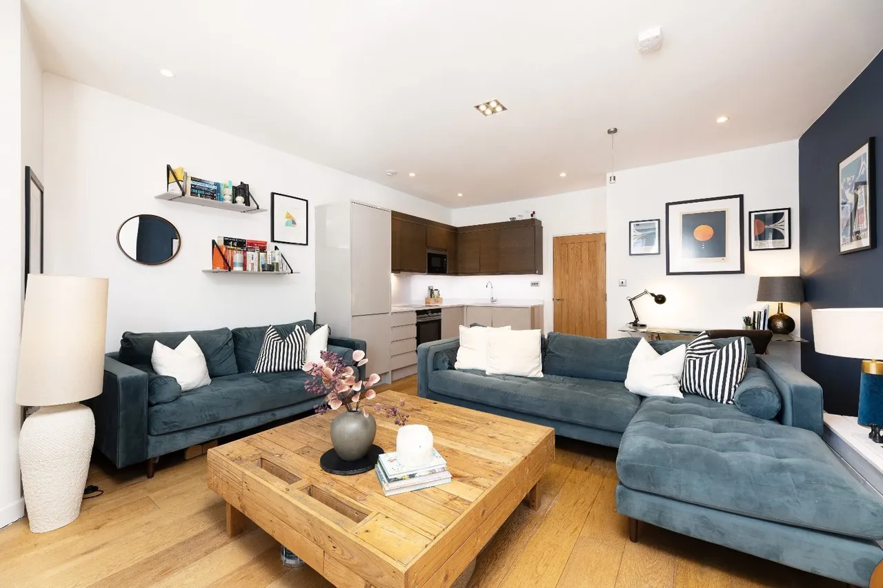 Upper Richmond Road, London, SW15, photo 3