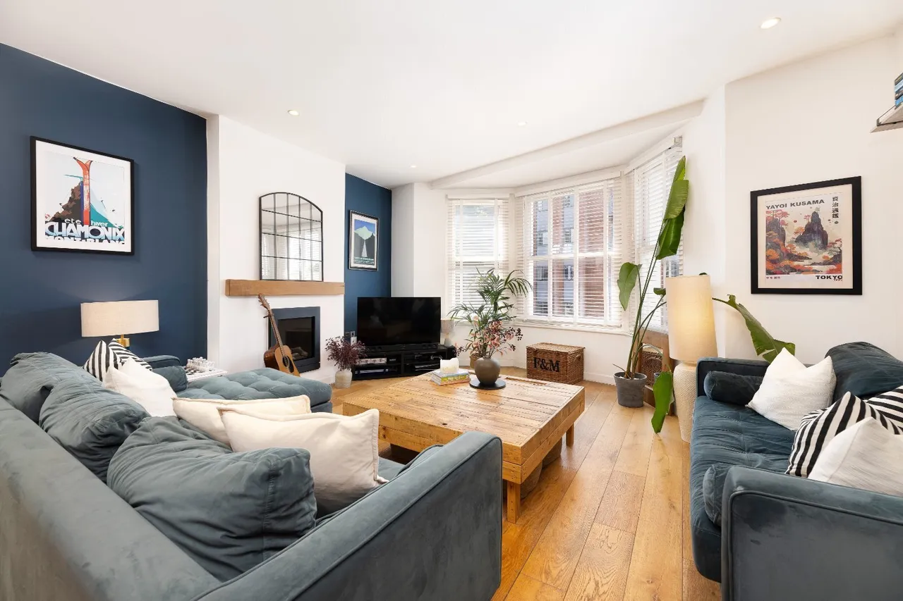 1 bed flat for sale, Upper Richmond Road, London, SW15