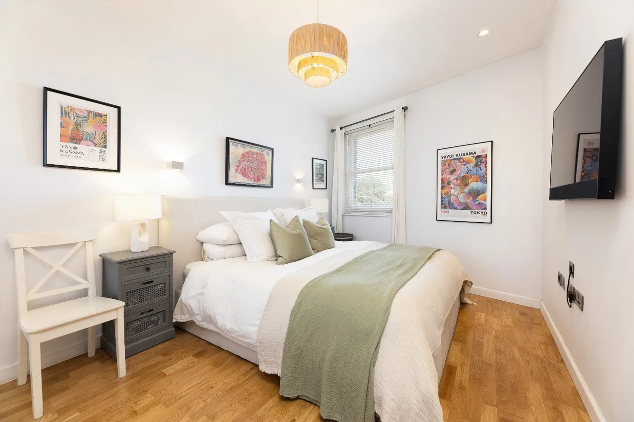 Upper Richmond Road, London, SW15, photo 4