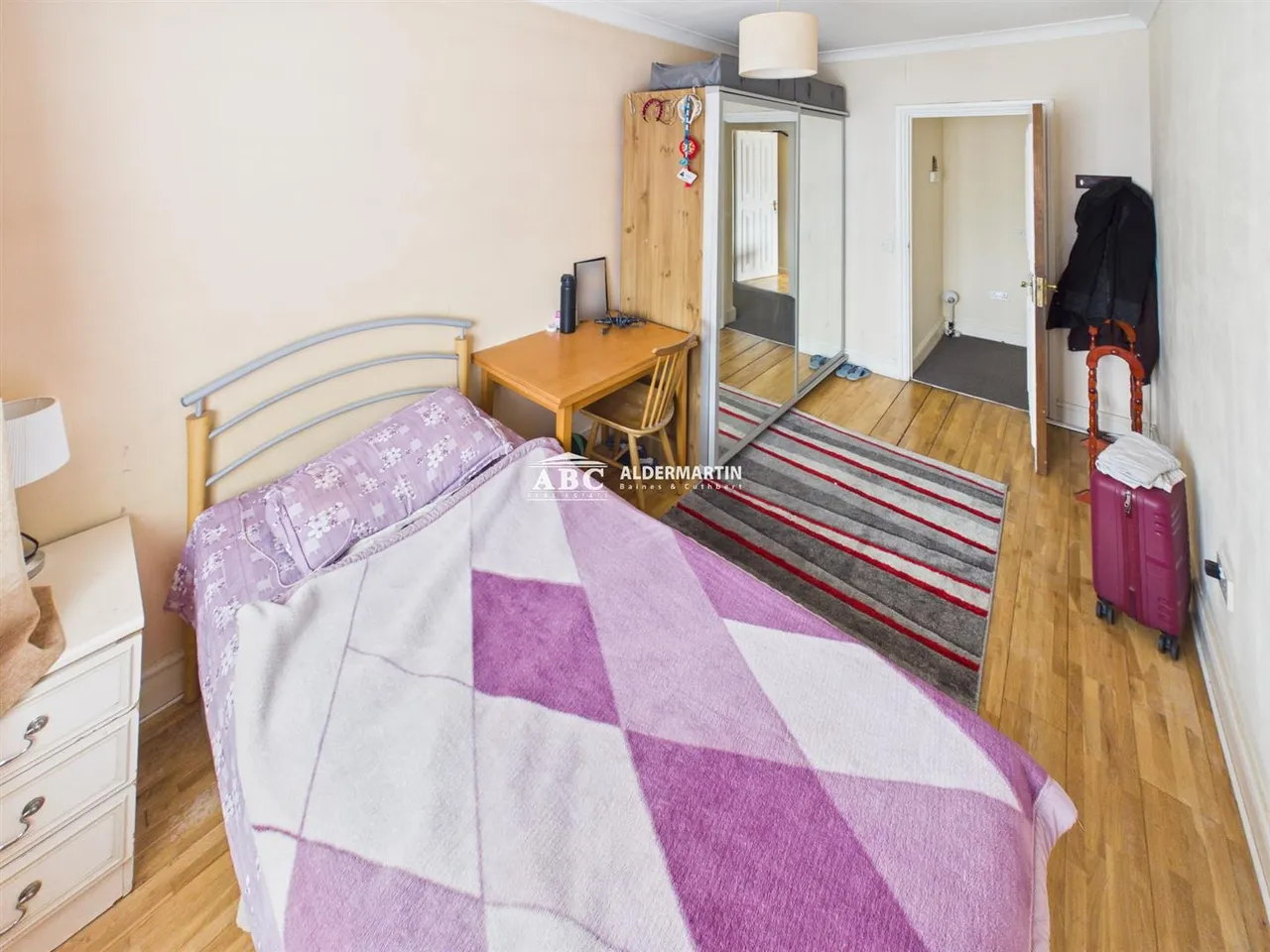 Ridge Close, London, photo 25