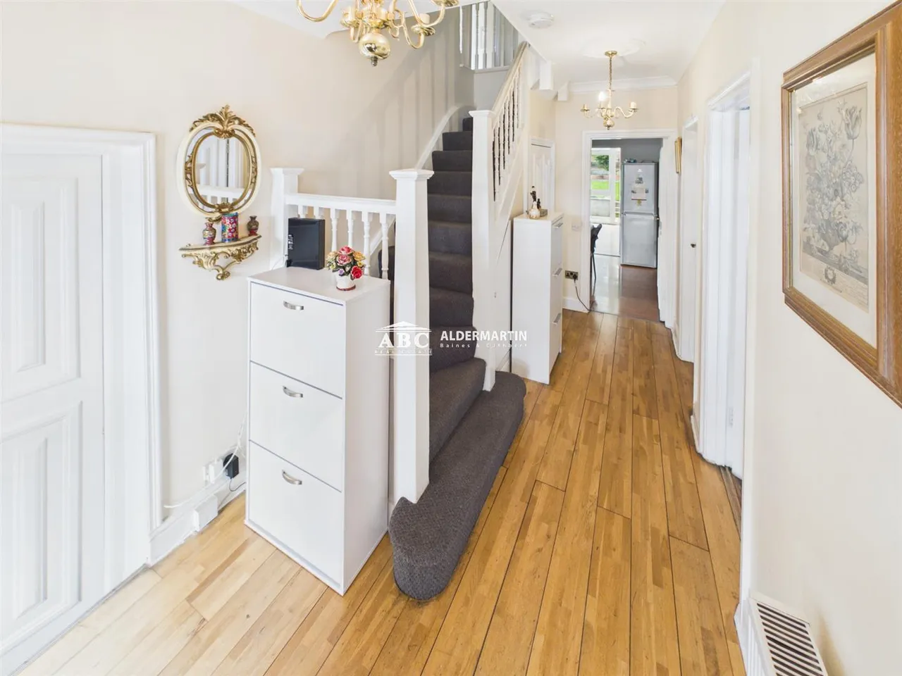 Ridge Close, London, photo 2