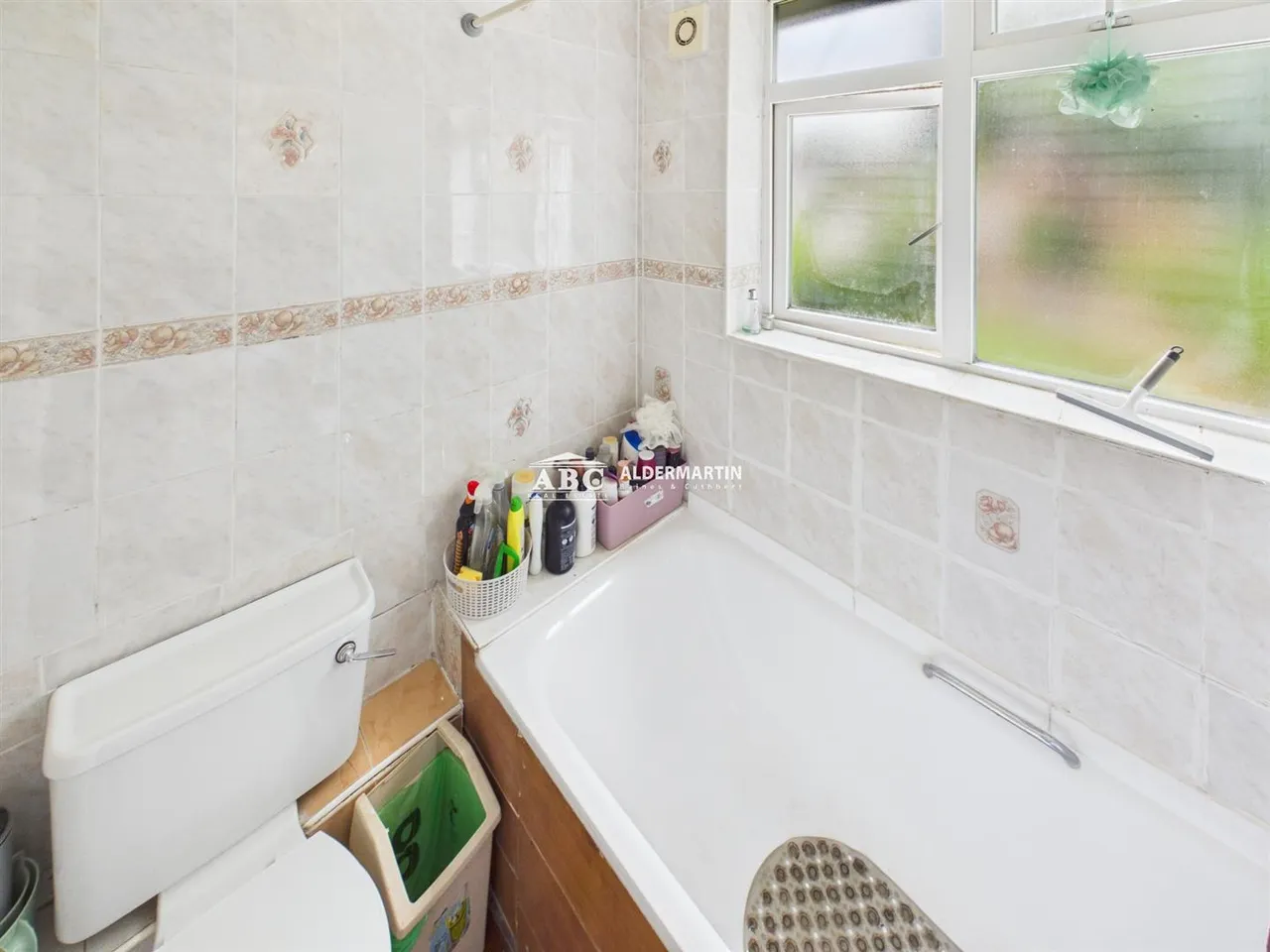Ridge Close, London, photo 20